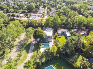 VENTA CASA 6 AMB CON PILETA EN BARRIO ALAMO ALTO!