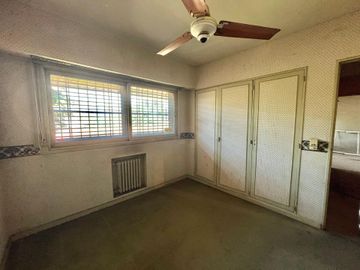 Venta Casa 6 amb c/pileta y quincho a reciclar