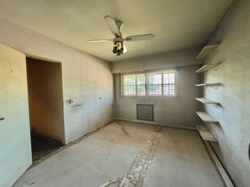 Venta Casa 6 amb c/pileta y quincho a reciclar