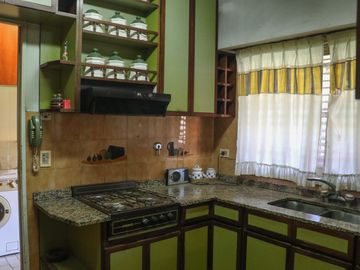 Venta Casa 6 amb c/pileta y quincho a reciclar