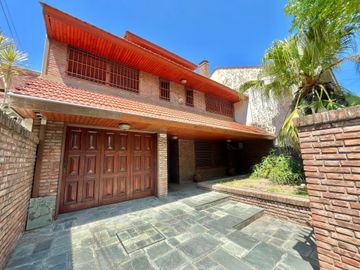 Venta Casa 6 amb c/pileta y quincho a reciclar