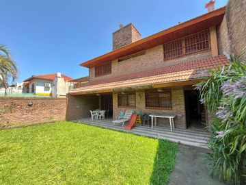 Venta Casa 6 amb c/pileta y quincho a reciclar