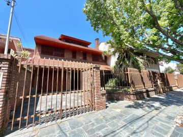 Venta Casa 6 amb c/pileta y quincho a reciclar