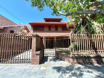 Venta Casa 6 amb c/pileta y quincho a reciclar