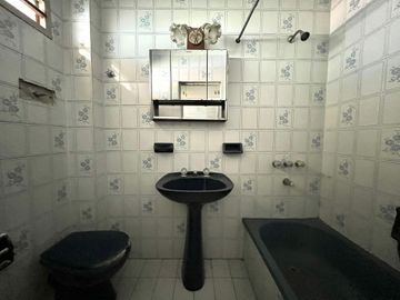 Venta Casa 6 amb c/pileta y quincho a reciclar