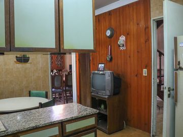 Venta Casa 6 amb c/pileta y quincho a reciclar