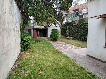 CASA  EN DUPLEX EN  LANUS O. C/ PARQUE Y COCHERA