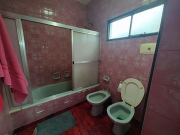 CASA  EN DUPLEX EN  LANUS O. C/ PARQUE Y COCHERA