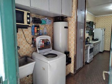 CASA  EN DUPLEX EN  LANUS O. C/ PARQUE Y COCHERA