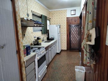 CASA  EN DUPLEX EN  LANUS O. C/ PARQUE Y COCHERA