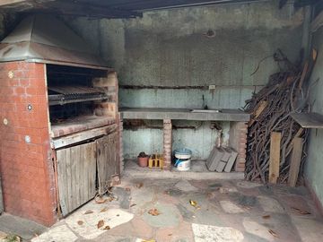 CASA  EN DUPLEX EN  LANUS O. C/ PARQUE Y COCHERA