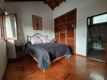 CASA  EN DUPLEX EN  LANUS O. C/ PARQUE Y COCHERA