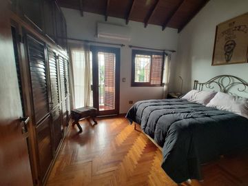 CASA  EN DUPLEX EN  LANUS O. C/ PARQUE Y COCHERA