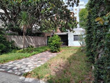 CASA  EN DUPLEX EN  LANUS O. C/ PARQUE Y COCHERA