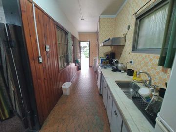 CASA  EN DUPLEX EN  LANUS O. C/ PARQUE Y COCHERA