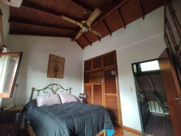 CASA  EN DUPLEX EN  LANUS O. C/ PARQUE Y COCHERA