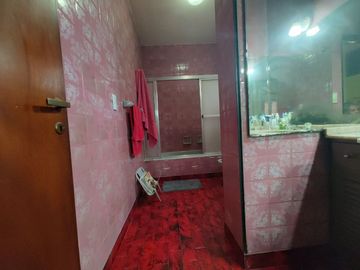 CASA  EN DUPLEX EN  LANUS O. C/ PARQUE Y COCHERA