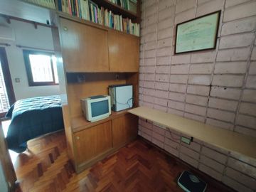 CASA  EN DUPLEX EN  LANUS O. C/ PARQUE Y COCHERA