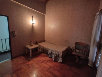 CASA  EN DUPLEX EN  LANUS O. C/ PARQUE Y COCHERA