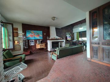 CASA  EN DUPLEX EN  LANUS O. C/ PARQUE Y COCHERA