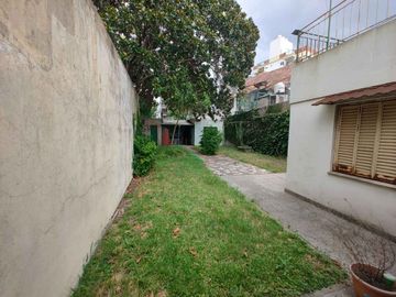 CASA  EN DUPLEX EN  LANUS O. C/ PARQUE Y COCHERA