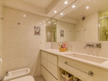 Departamento VENTA RECOLETA 4 dorm -cochera-balcon