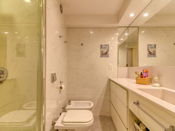 Departamento VENTA RECOLETA 4 dorm -cochera-balcon
