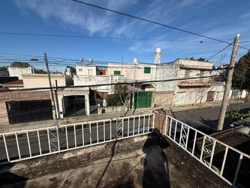 VENTA CASA 2 DORMITORIOS CON GRAN TERRENO ARROYITO