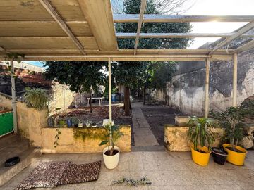 VENTA CASA 2 DORMITORIOS CON GRAN TERRENO ARROYITO