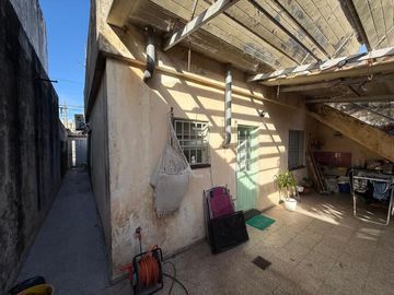 VENTA CASA 2 DORMITORIOS CON GRAN TERRENO ARROYITO