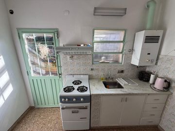 VENTA CASA 2 DORMITORIOS CON GRAN TERRENO ARROYITO