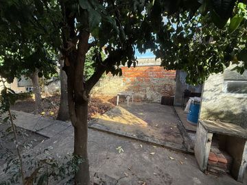 VENTA CASA 2 DORMITORIOS CON GRAN TERRENO ARROYITO