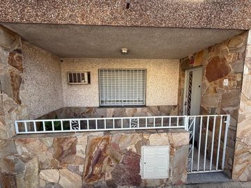 VENTA CASA 2 DORMITORIOS CON GRAN TERRENO ARROYITO