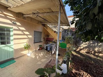 VENTA CASA 2 DORMITORIOS CON GRAN TERRENO ARROYITO