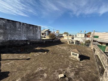 VENTA CASA 2 DORMITORIOS CON GRAN TERRENO ARROYITO
