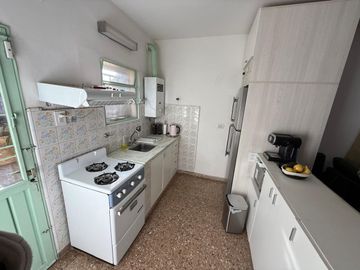 VENTA CASA 2 DORMITORIOS CON GRAN TERRENO ARROYITO