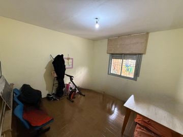 VENTA CASA 2 DORMITORIOS CON GRAN TERRENO ARROYITO