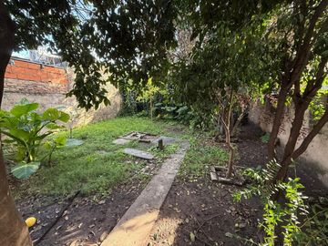 VENTA CASA 2 DORMITORIOS CON GRAN TERRENO ARROYITO