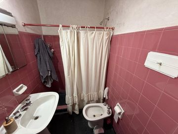VENTA CASA 2 DORMITORIOS CON GRAN TERRENO ARROYITO