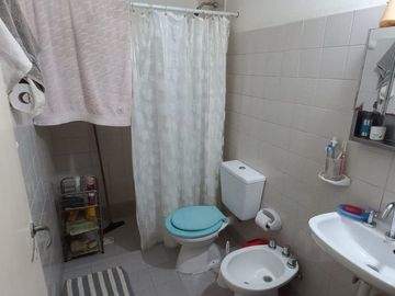 Casa Las Delicias, 2 dorm. 5 ambientes, cochera