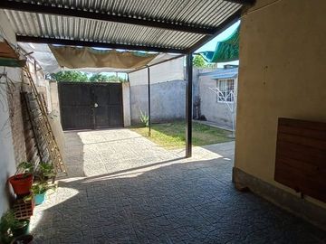 Casa Las Delicias, 2 dorm. 5 ambientes, cochera