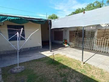 Casa Las Delicias, 2 dorm. 5 ambientes, cochera