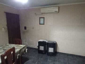 Casa Las Delicias, 2 dorm. 5 ambientes, cochera