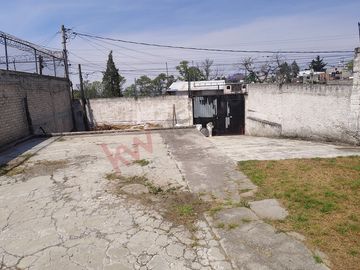 ¡Gran oportunidad de inversión en Calle Cisnes, Col. Lago de Guadalupe, Cuautitlán Izcalli!