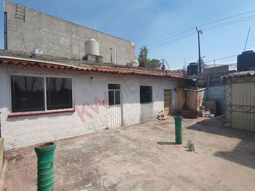 ¡Gran oportunidad de inversión en Calle Cisnes, Col. Lago de Guadalupe, Cuautitlán Izcalli!