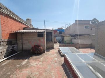 ¡Gran oportunidad de inversión en Calle Cisnes, Col. Lago de Guadalupe, Cuautitlán Izcalli!