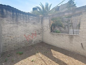 ¡Gran oportunidad de inversión en Calle Cisnes, Col. Lago de Guadalupe, Cuautitlán Izcalli!