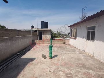 ¡Gran oportunidad de inversión en Calle Cisnes, Col. Lago de Guadalupe, Cuautitlán Izcalli!