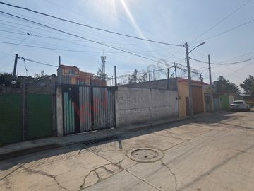 ¡Gran oportunidad de inversión en Calle Cisnes, Col. Lago de Guadalupe, Cuautitlán Izcalli!