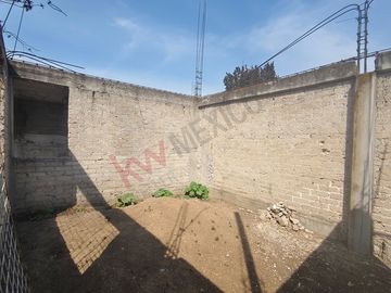 ¡Gran oportunidad de inversión en Calle Cisnes, Col. Lago de Guadalupe, Cuautitlán Izcalli!